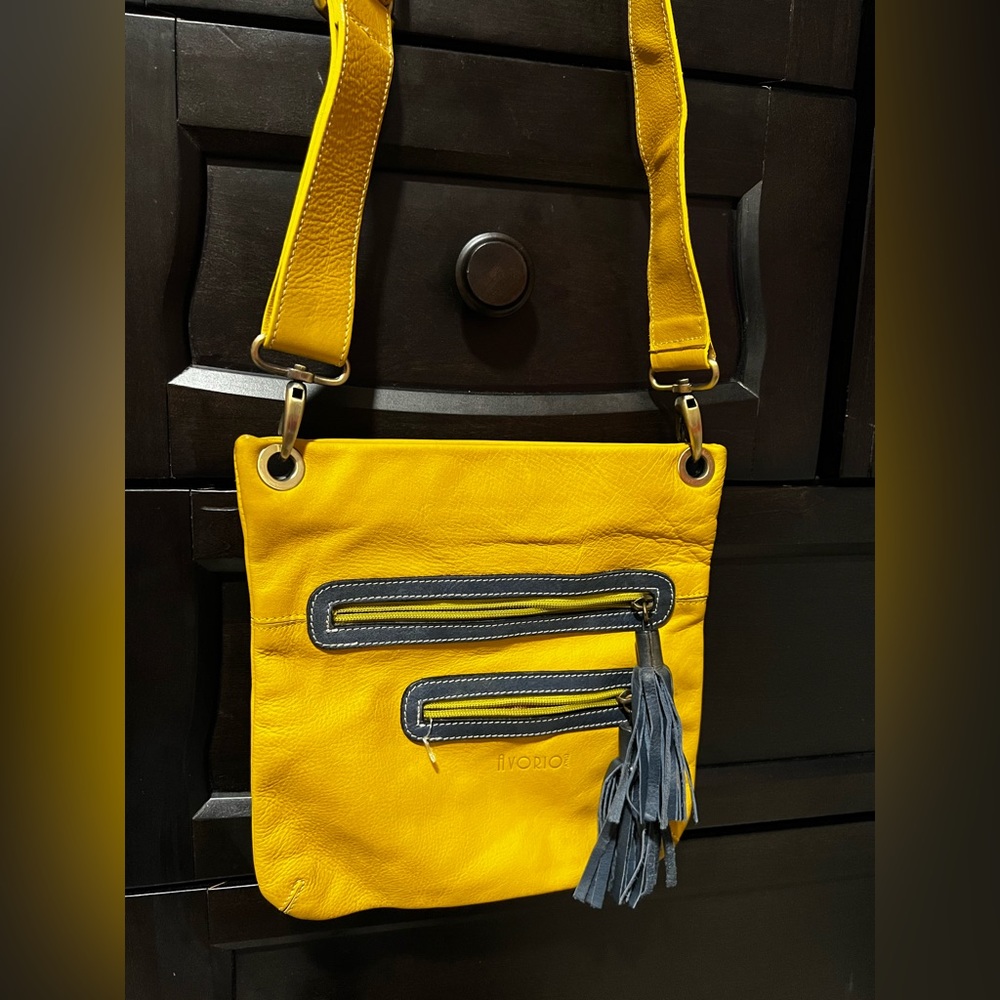 Mustard yellow Avorio crossbody bag